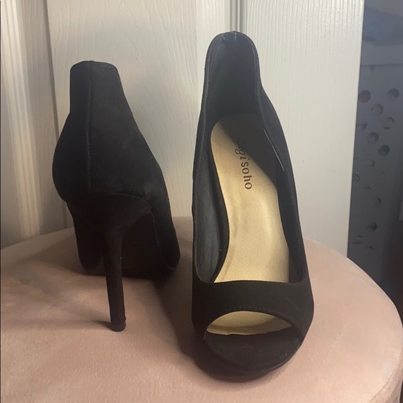 Heels - Picture 2 of 3